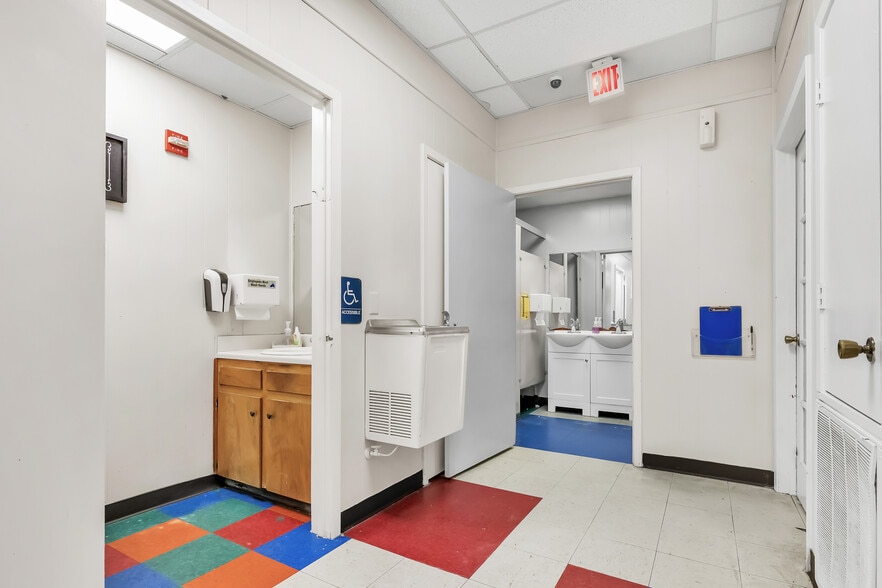 More Photos Of 306 W 24th St, Bryan Daycare Center For Sale