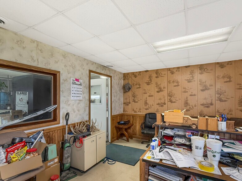 More Photos Of 2326 N Main St, Osceola Auto Repair For Sale