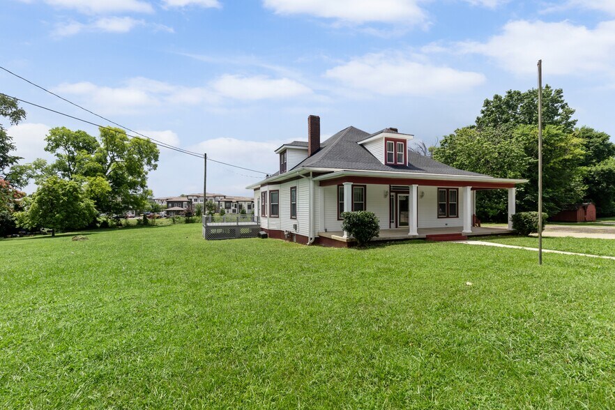 More Photos Of 300 Maple St, Smyrna Restaurant For Sale