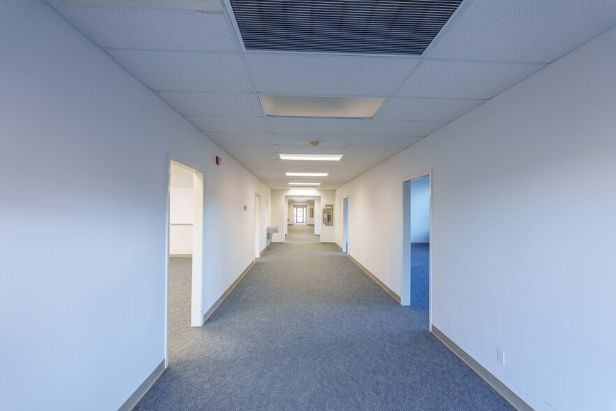 More Photos Of 415 Franklin D Roosevelt Dr, Muscle Shoals Office For Lease
