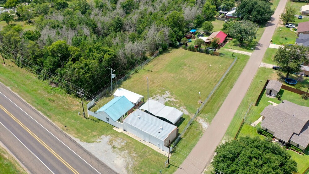 More Photos Of 212 S Tammye Ln, Madisonville Office For Sale