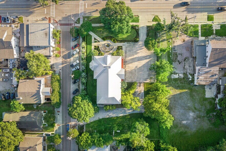 More Photos Of 2001 Lakeshore Dr, Mandeville Office For Sale