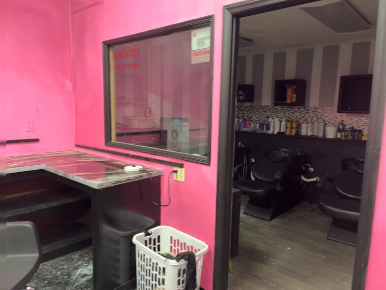 More Photos Of 1906 Parental Home Rd, Jacksonville Storefront For Sale