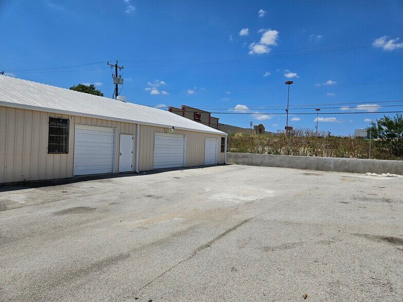 More Photos Of 4903 NW Industrial Dr, San Antonio Warehouse For Lease
