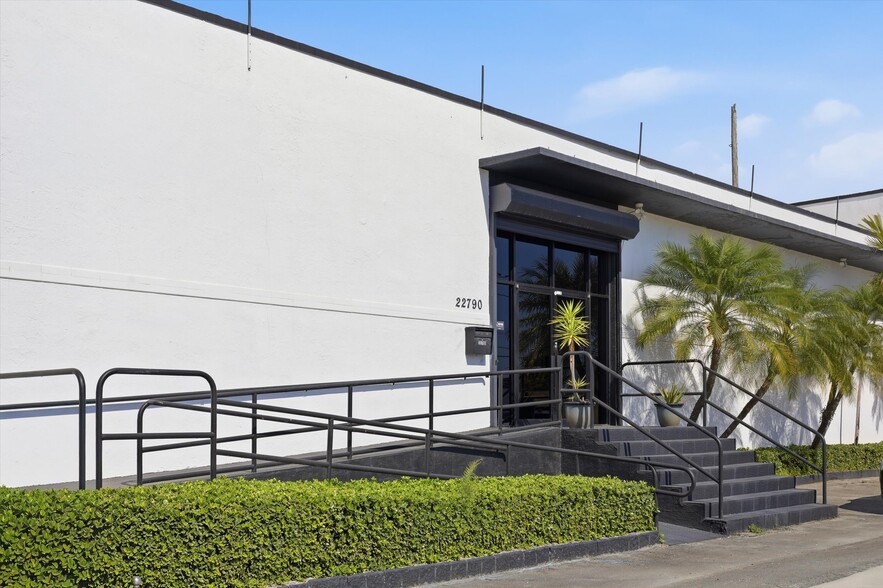More Photos Of 22790 S Dixie Hwy, Miami Showroom For Lease