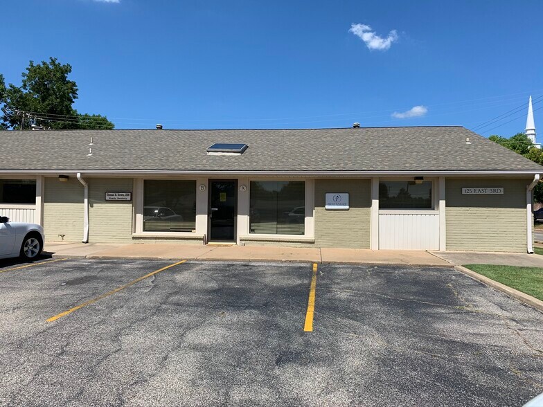 More Photos Of 125 E 3rd St, Edmond Medical For Lease