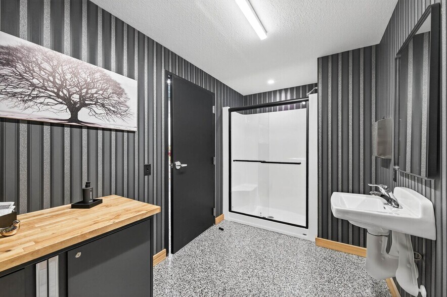 More Photos Of 663 Valerie Ave, Hudson Specialty For Sale