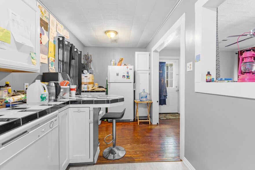 More Photos Of 304 W Wheat St, Woodville Specialty For Sale