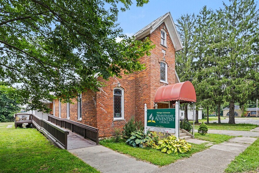 More Photos Of 9 W Shepard St, Hartford Religious Facility For Sale