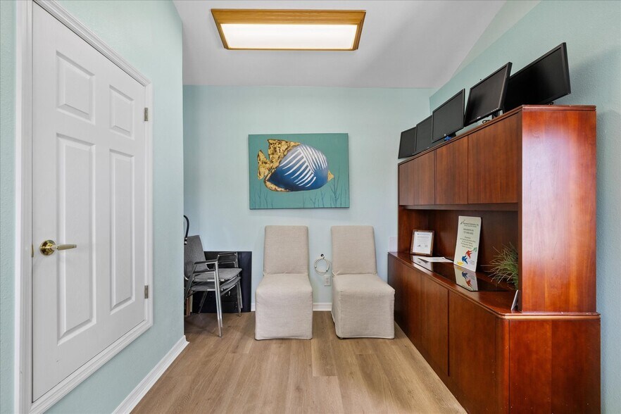 More Photos Of 6511 Main St, New Port Richey Office For Sale