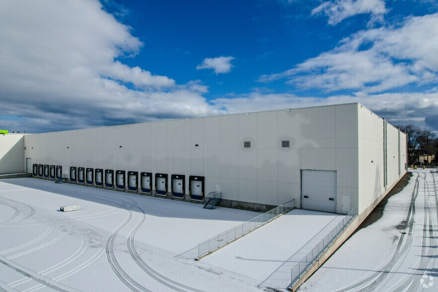 More Photos Of 16 Studebaker Pl, Hamilton Distribution For Lease