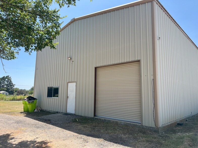 More Photos Of 204 FM 696, Elgin Light Manufacturing For Sale