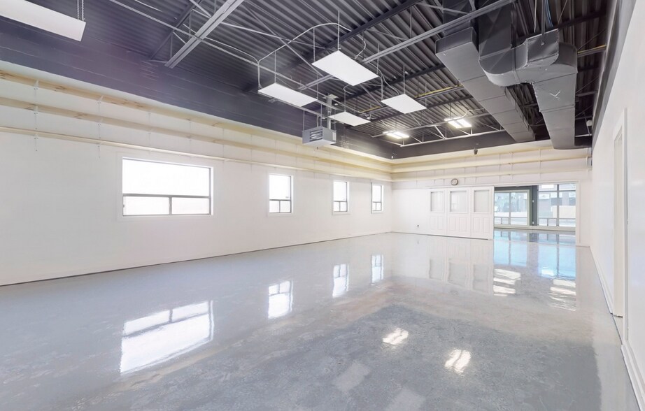 More Photos Of 11 Millwick Dr, Toronto Manufacturing For Lease