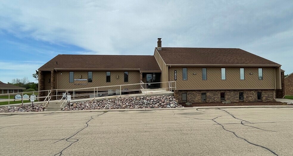 Primary Photo Of 1488 Kenwood Dr, Menasha Office For Lease