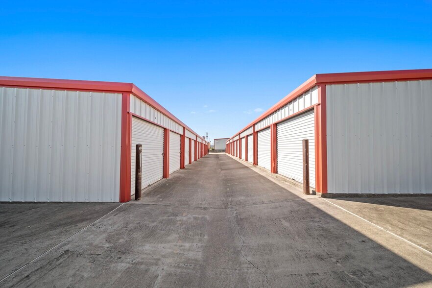 More Photos Of 8775 Highway 290 E, Chappell Hill Self Storage For Sale