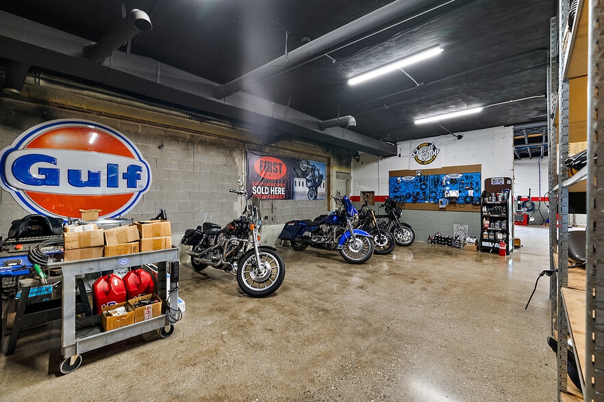 More Photos Of 1357 S Gratiot Ave, Clinton Township Showroom For Sale