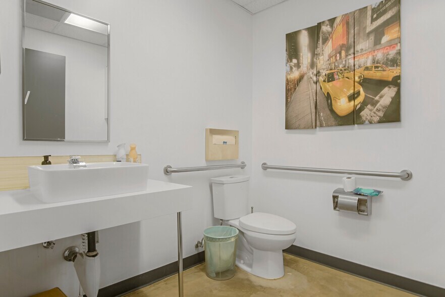 More Photos Of 18709 Topham St, Tarzana Loft Creative Space For Sale