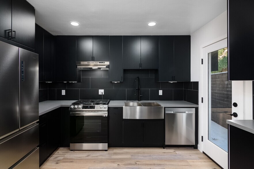 More Photos Of 801-807 Torrance St, San Diego Apartments For Sale