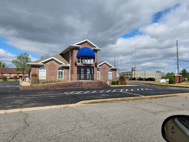 Primary Photo Of 1301 Medical Park Cir, Union City Medical For Lease