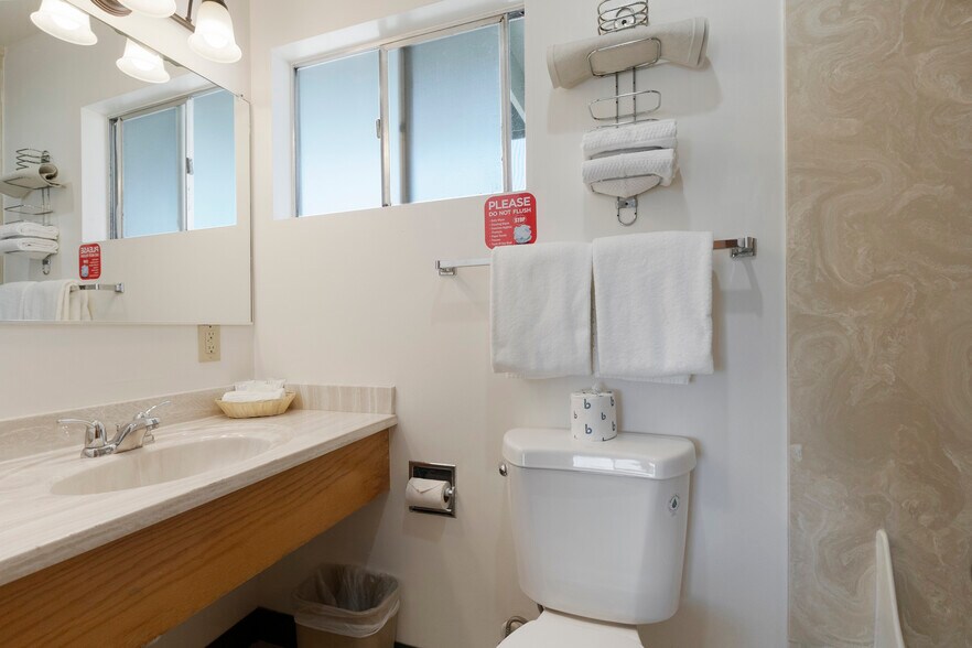 More Photos Of 1455 US Highway 101 S, Crescent City Hotel For Sale