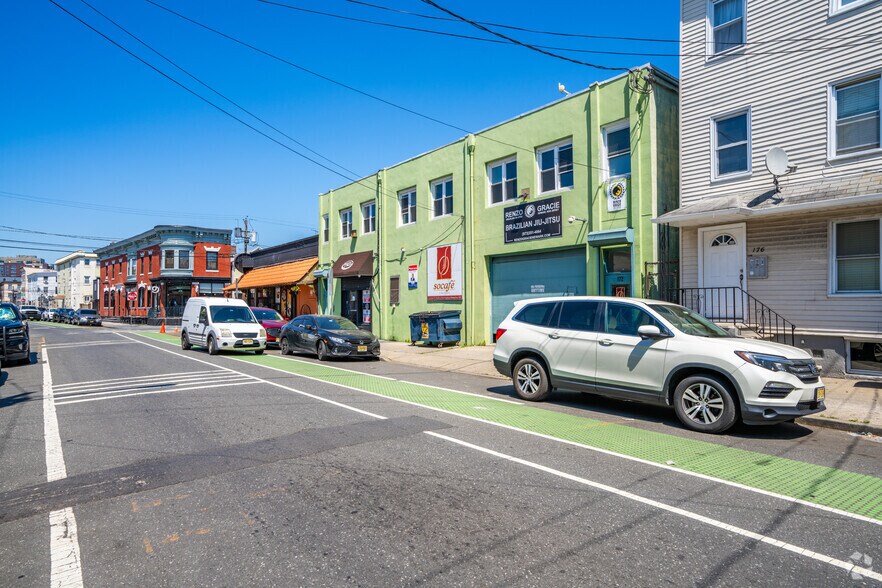 More Photos Of 170 McWhorter St, Newark Warehouse For Sale