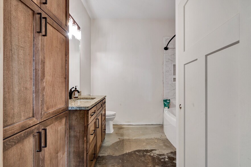More Photos Of 1050 Whisperwood Trl NE, Cleveland Light Distribution For Sale