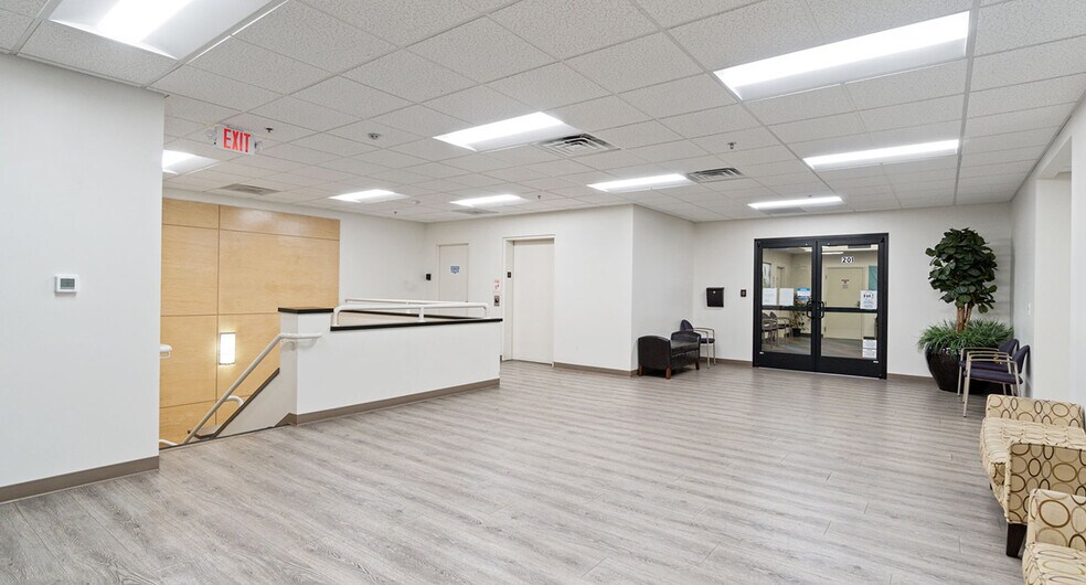 More Photos Of 6051 N Fresno St, Fresno Office For Lease