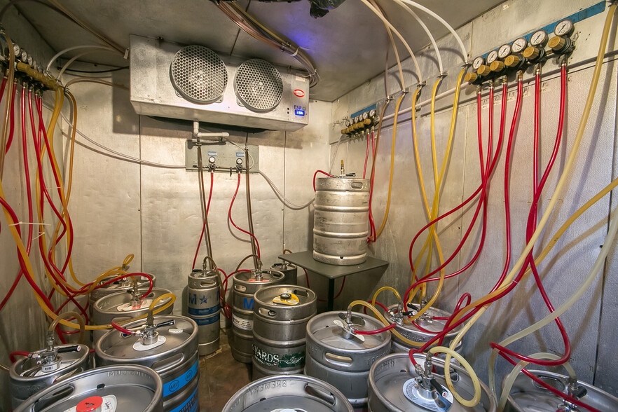 More Photos Of 1111-1113 Walnut St, Philadelphia Storefront For Lease