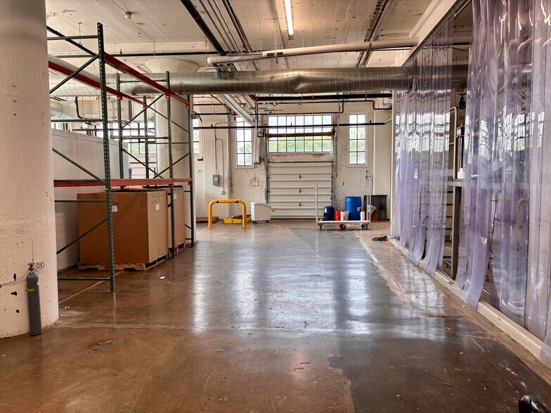 More Photos Of 2275 Bridge St, Philadelphia Unknown For Lease