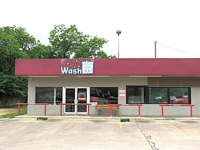 More Photos Of 802 S Main St, Belton General Retail For Sale