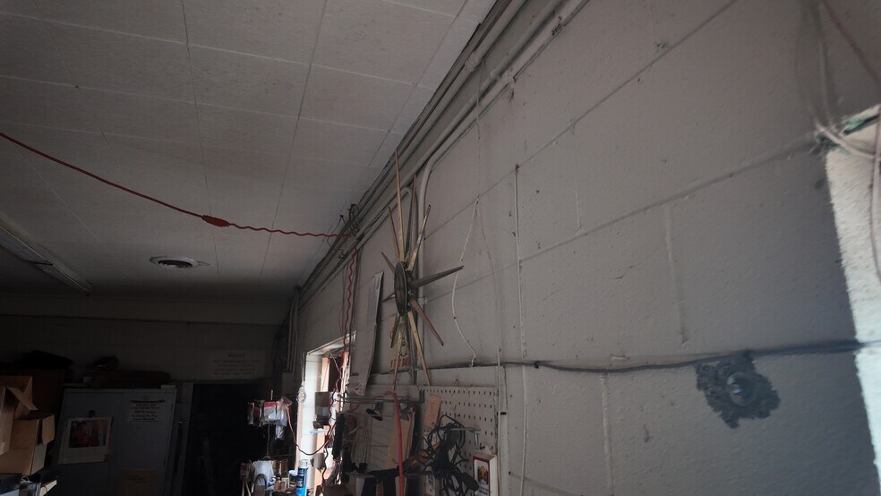 More Photos Of 711 Buffalo St, Shelby Flex For Sale