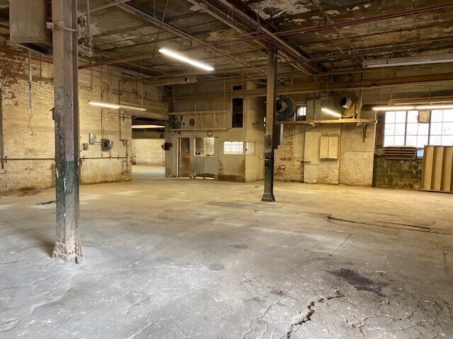 More Photos Of 425 Devoe Ave, Bronx Warehouse For Sale
