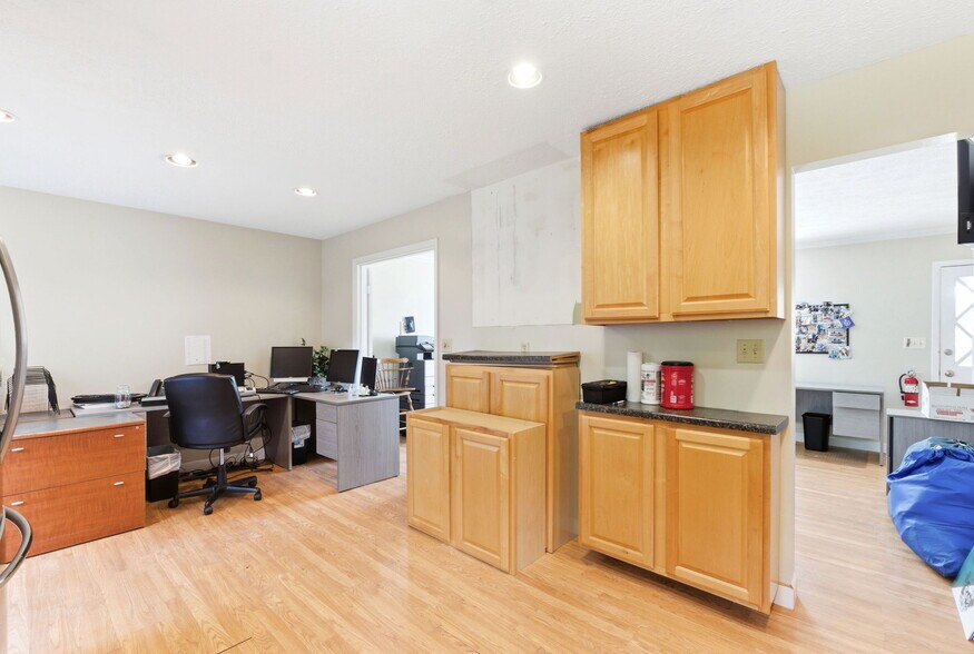 More Photos Of 10 Fairway Dr, Springboro Office Residential For Sale