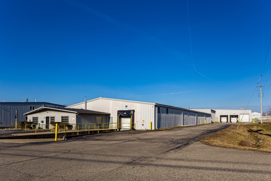 More Photos Of 4015-4017 Produce Rd, Louisville Manufacturing For Lease