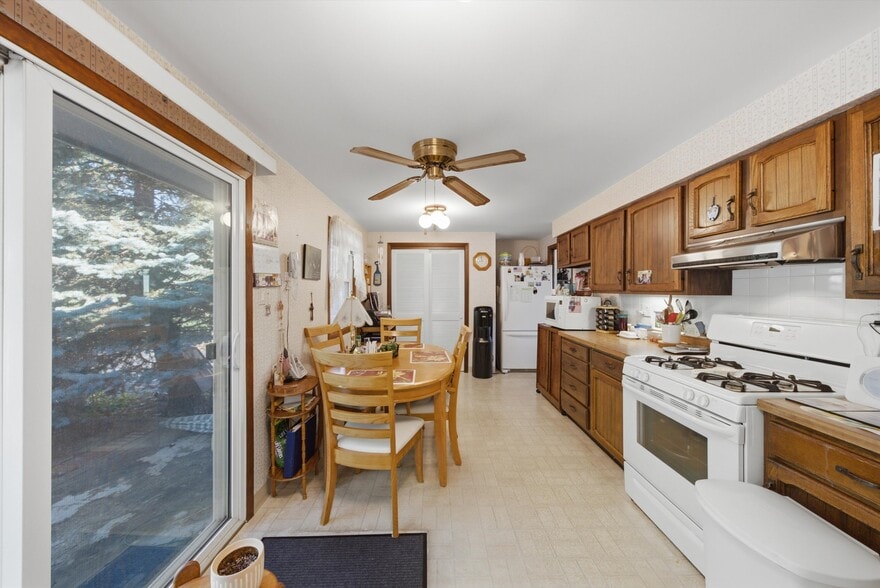 More Photos Of 34112 N Barron Blvd, Grayslake Flex For Sale