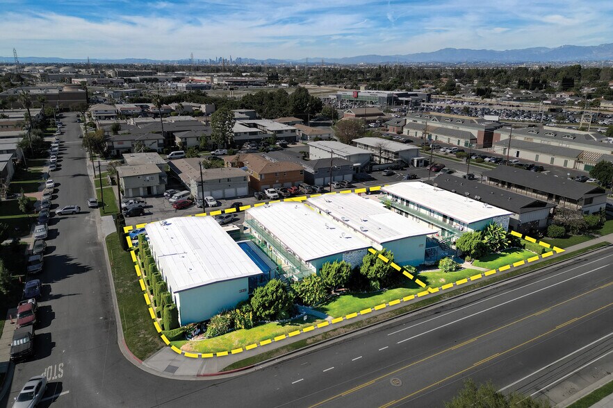 More Photos Of 11523-11529 Old River School Rd, Downey Apartments For Sale