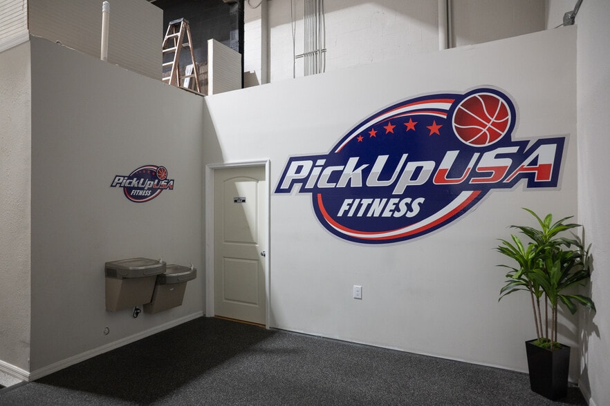 More Photos Of 9937 Race Track Rd, Tampa Manufacturing For Lease