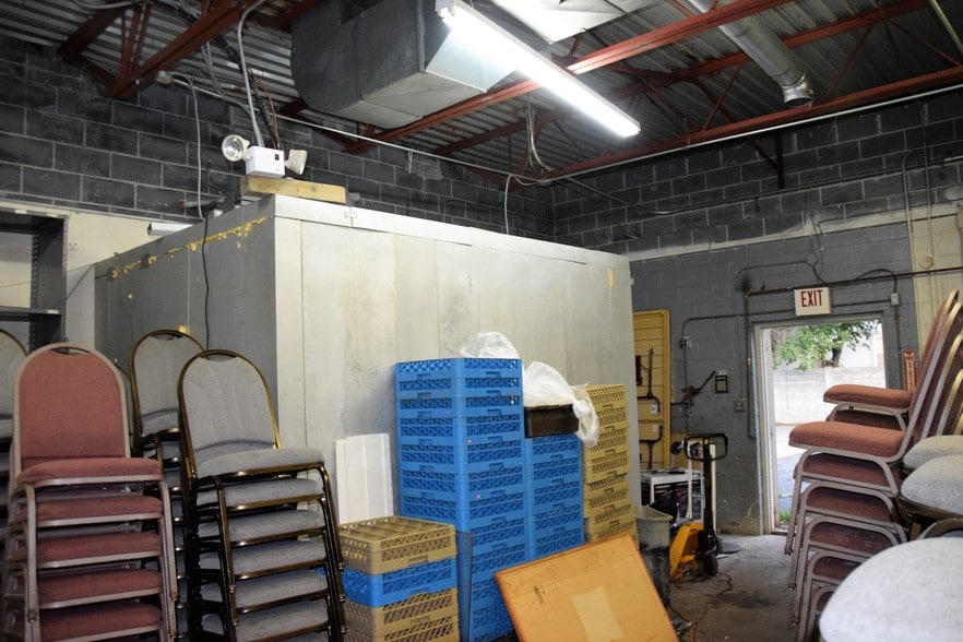 More Photos Of 21048-21054 Kelly Rd, Eastpointe Storefront For Sale