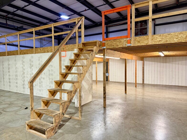 More Photos Of 12045 6300 Rd, Montrose Flex For Lease