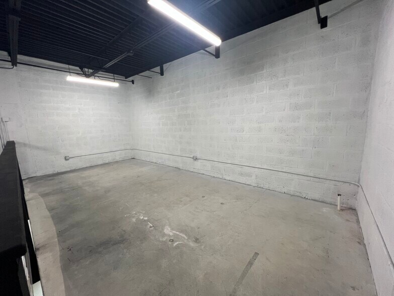 More Photos Of 12871 Suzanne, Hobe Sound Light Manufacturing For Lease