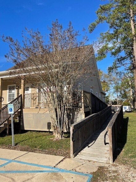 More Photos Of 215 North St, Denham Springs Office For Lease