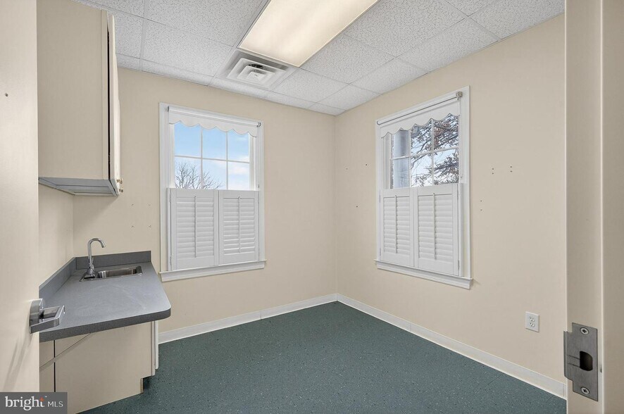 More Photos Of 7117 Salem Fields Blvd, Fredericksburg Office For Lease