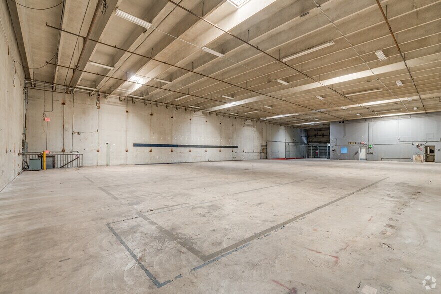 More Photos Of 5240-5260 NW 167th St, Miami Gardens Warehouse For Lease