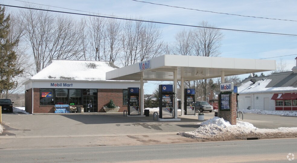 More Photos Of 2952 Main St, Glastonbury Service Station For Lease