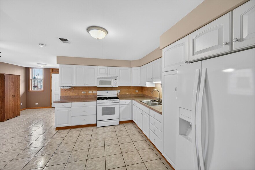 More Photos Of 4369 N Elston Ave, Chicago Specialty For Sale