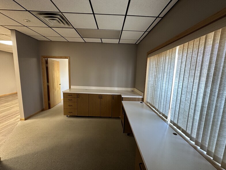 More Photos Of 8080 Utah St, Merrillville Office For Lease