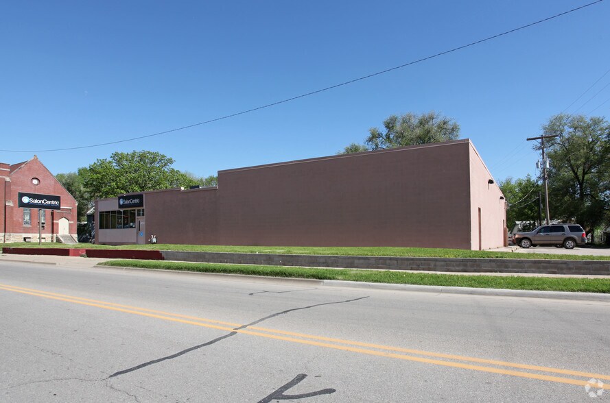 More Photos Of 120-124 NW Gordon St, Topeka Freestanding For Sale