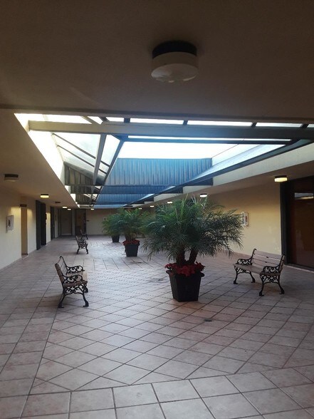 More Photos Of 8370 W Flagler St, Miami Medical For Lease