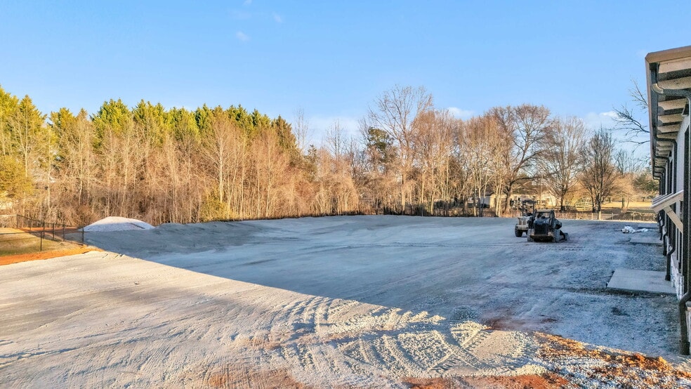 More Photos Of 3828 101 hwy, Greer Industrial For Lease