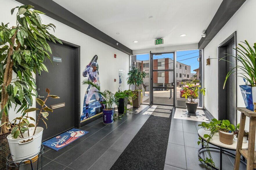 More Photos Of 845 Bunker Hill Ave, Los Angeles Apartments For Sale
